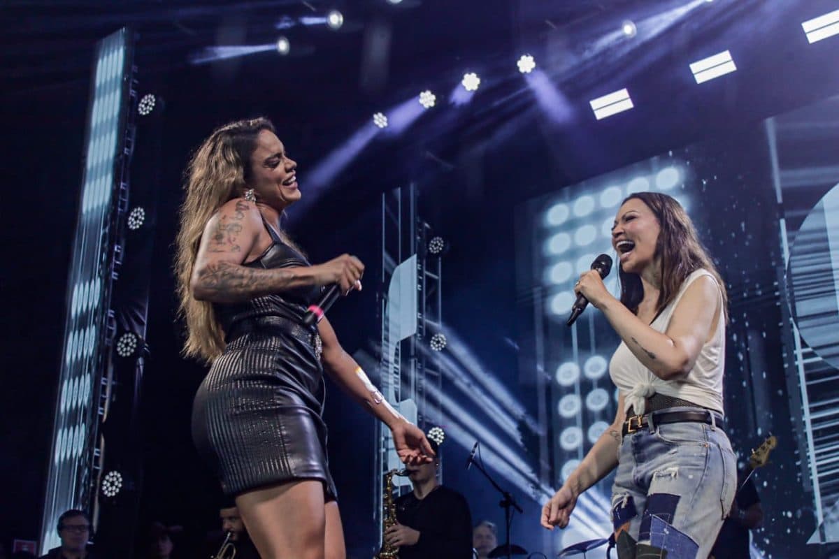 Cantora Larissa Mello divide o palco com Solange Almeida