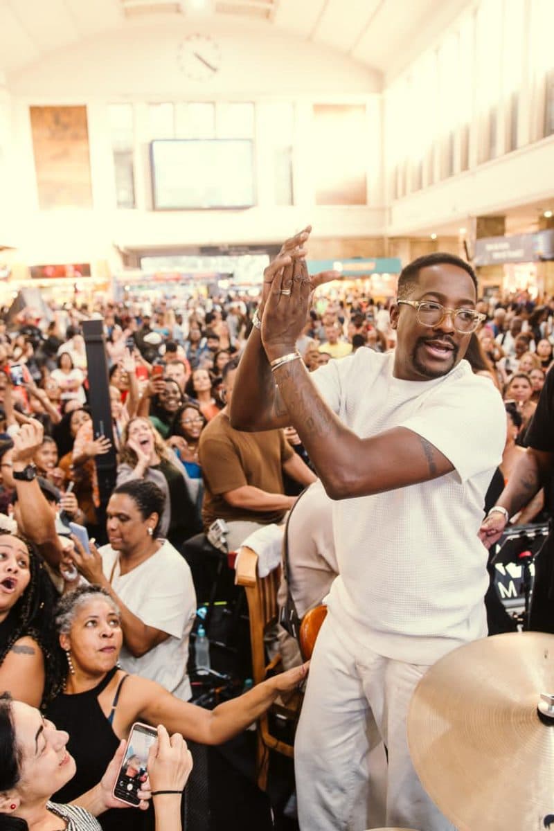 Mumuzinho leva o pagode para a Central do Brasil
